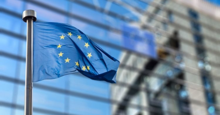 ¿Versiones europeas de Twitter y YouTube? 